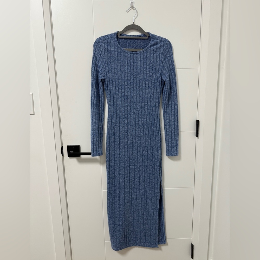 Blue long sleeve dress with slit